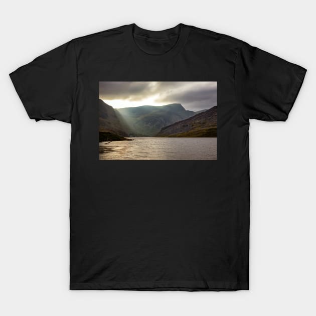 Llyn Ogwen, Snowdonia National Park T-Shirt by dasantillo